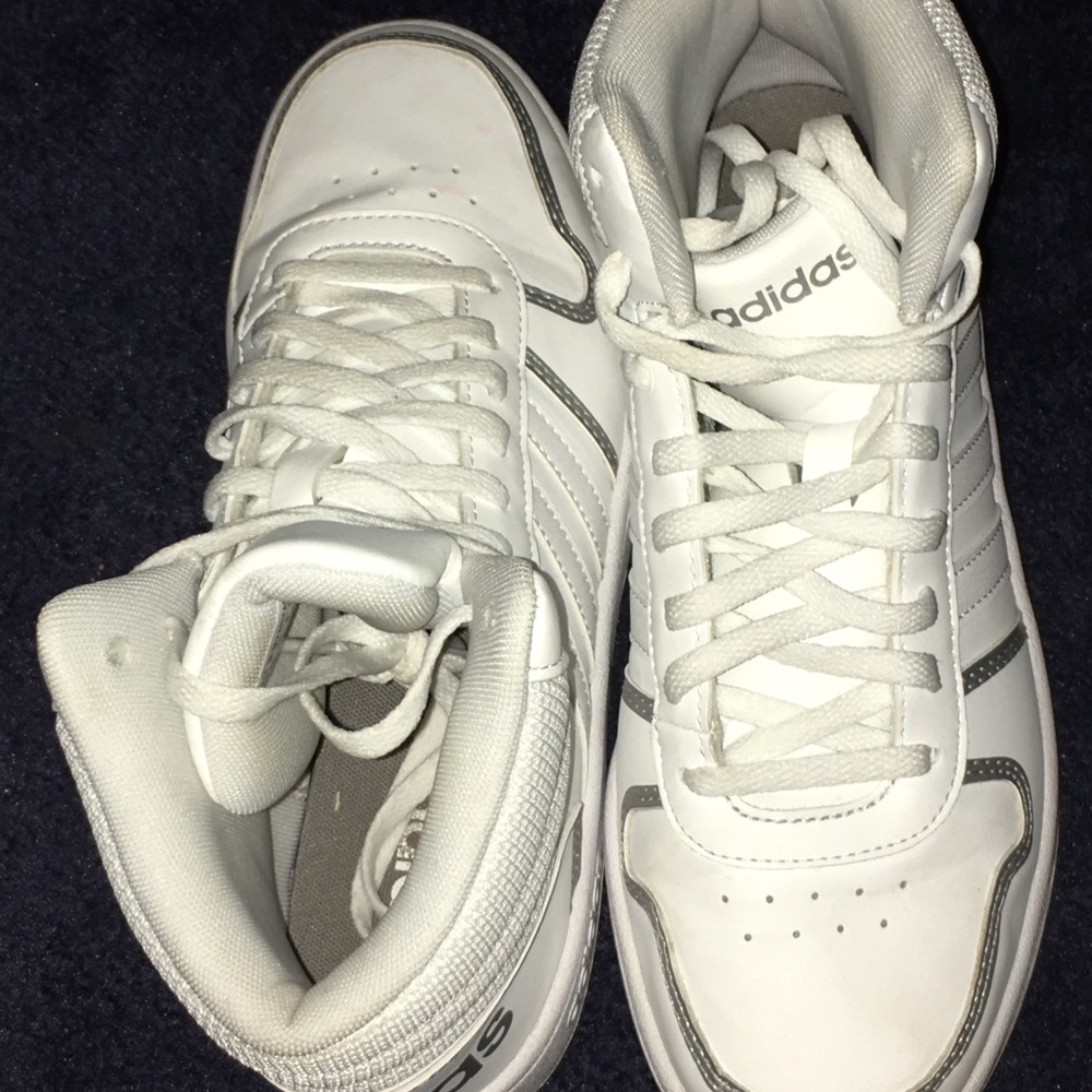 Adidas women’s white tennis shoe